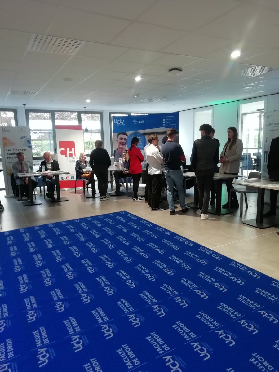 FAC_SJPS_UCLY's tweet photo. ⚖  MÉTIERS DU DROIT | La Faculté de Droit de @ucly a accueilli, sur le campus Alpes Europe d’#Annecy,  une vingtaine de professionnels de Haute-Savoie pour présenter leurs  métiers à nos étudiant.e.s et envisager leur insertion professionnelle !

@LouisBertier - @MichelCannarsa https://t.co/BiNLRzQ5Uw