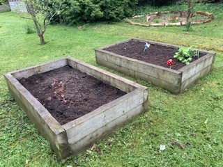 LittleStokePS's tweet photo. Thank you very much to @almondsburygc for the kind donation of compost to help prepare these planters for growing more vegetables. #LSPSlearning #HealthyFood #growyourown https://t.co/FrQ8m8Y8hq