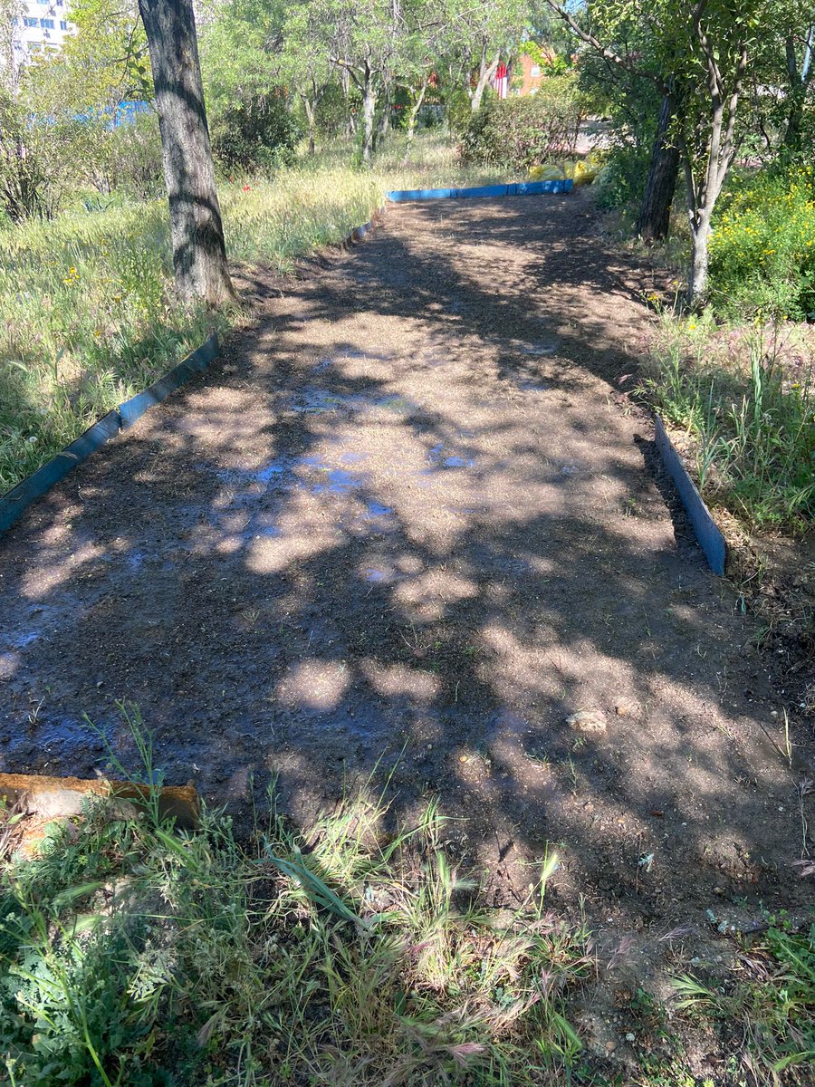 UDCCiudadLineal's tweet photo. Esta semana hemos estado en el CMM Luis Vives preparando el huerto con los y las mayores y el juego de petanca para disfrutarlo esta primavera. https://t.co/HzBlbLDhZg