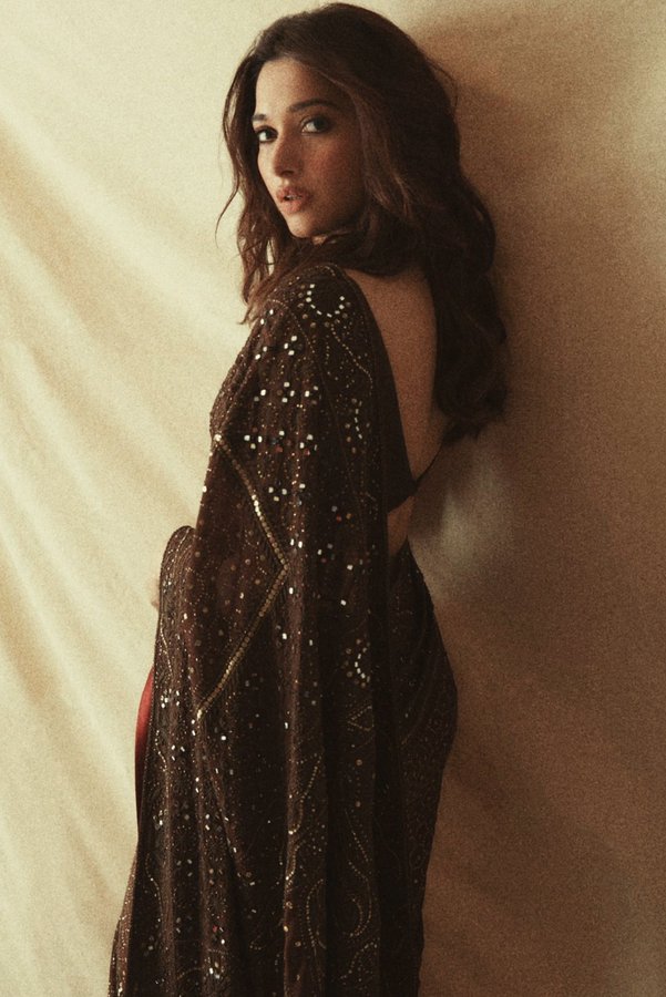 FuOwaziacAAUj4Y?format=jpg&name=900x900