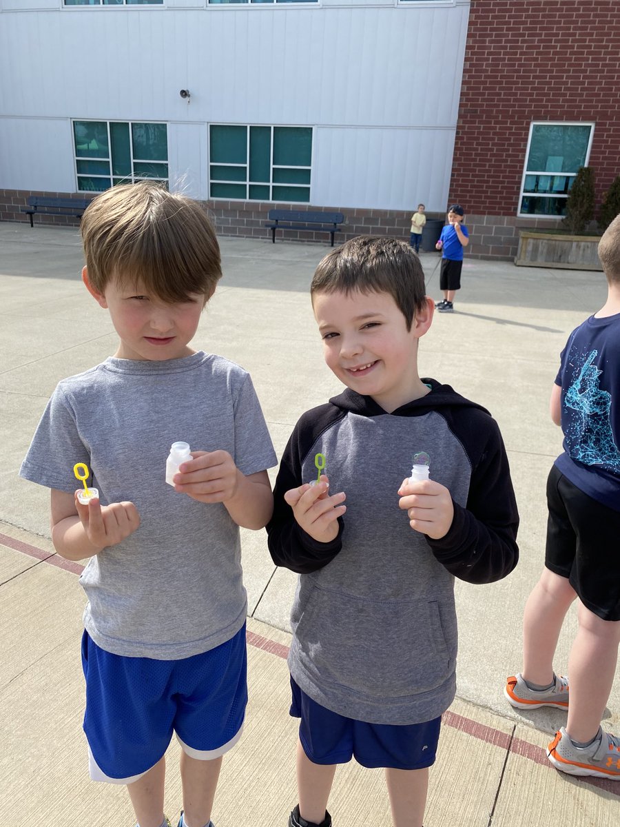 dmottice1's tweet photo. ABC Countdown to first grade! Letter B: Bubbles and Backwards!!! 🫧 https://t.co/EIgb81N5ic