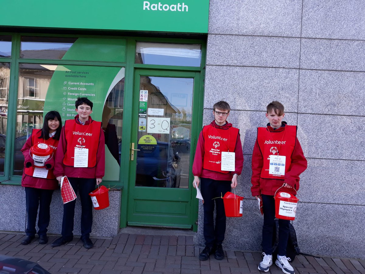 Thanks to the TYs in <a href="/ratoathcollege/">Ratoath College</a> for their support today in Ratoath 🪣🙌

You can donate online using the link below if you're not out and about today 😊
ie.taptodonate.co/tag/donate/TES…