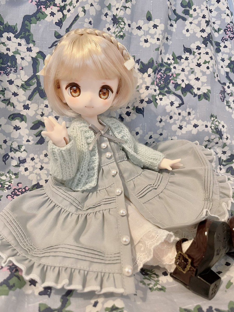 kosame_doll's tweet photo. べびくまちゃん用のカーディガンできた！
素人なので不恰好ですが…！
やっと春っぽくなったと思ったら暑い日が続いてしまった。。
#babykumako 
#れにゃアイ
#TOAClaris https://t.co/1woiWXs1cR