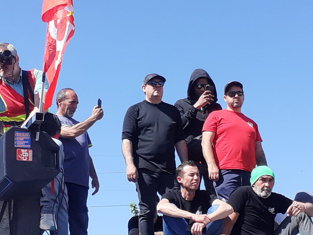CgtEnergie's tweet photo. Hier. Tous unis pour la sauvegarde de l'emploi, le retrait de la réforme des retraites, l'avenir industriel et écologique. #Centraledegardanne, #GPPM, énergie Marseille, #UD13, #fnme avec #sophiebinet #Cgt On touche à un, on touche à tous. La #CGT unie et indivisible vaincra. https://t.co/r7UQVnOkOL