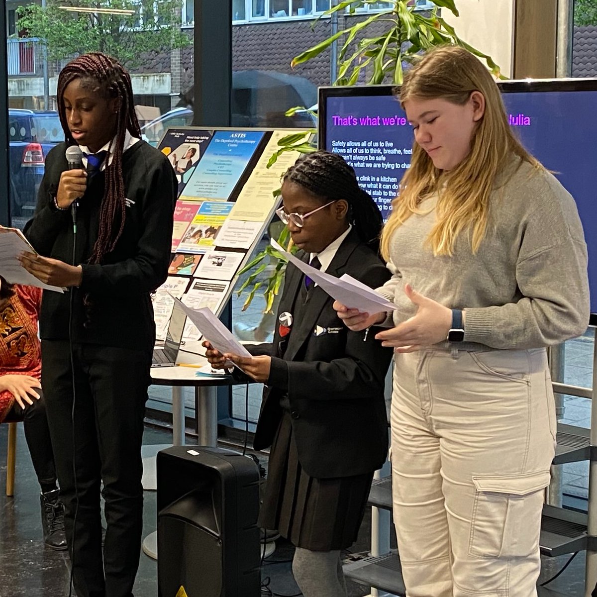lailanadia's tweet photo. Great performances by @DeptfordGreen ParkLife Students yesterday @DeptfordLounge for #WorldBookNight! The audience was moved and inspired by your #poetry &amp; film about Fordham Park. A wonderful collaboration w @GoldsmithsEng @wonderfrancis, more on this project soon! https://t.co/QvV8l3OAti