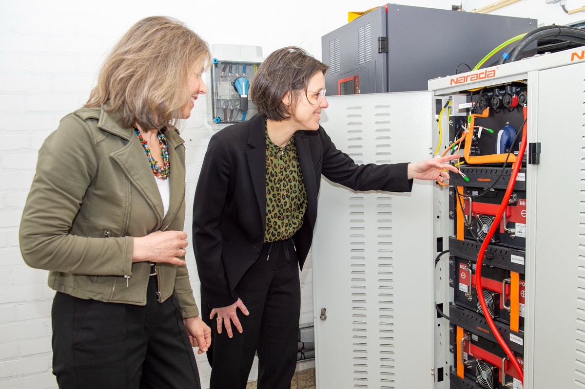 ACCESS_NSR's tweet photo. ACCESS partner @Gem_Amersfoort recently installed the first smart battery in Amersfoort with @deAlliantie, with support from ACCESS.  

The apartment building 🔋 will reduce tenant bills by 15% and offer balancing services to reduce grid congestion.

➡️https://t.co/AqHAxdlOiN https://t.co/mr7vfxHKTc