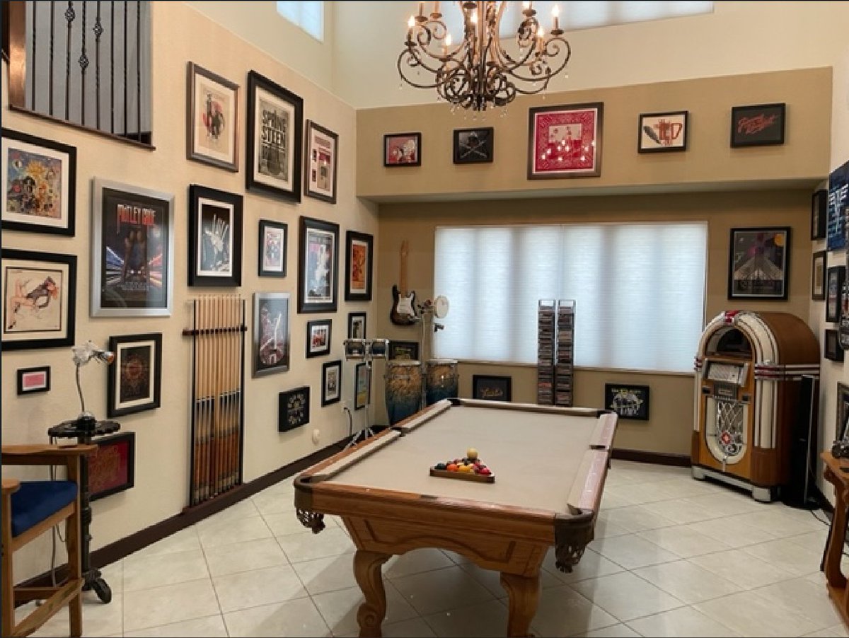 Billiards, Jukebox, Art and Shart

Who said Sharts aren't classy?  Not this guy.

#mancave #mancavedecor #billiards #jukebox #classyshart #shartdotcom

@ledzeppelin @springsteen @jimmybuffett @motleycrue @rollingstone @spin @ClassicRockMag