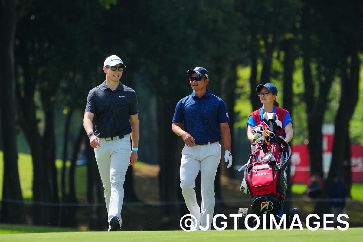 JGTO_official's tweet photo. 『ISPS HANDA 欧州・日本どっちが勝つかトーナメント！』第2ラウンドが終了⛳️
日本ツアーメンバーの最上位は、トップと2打差の通算8アンダー5位タイの金谷拓実！😆
通算7アンダーの8位タイにはT・ペク、稲森佑貴、星野陸也、嘉数光倫、池村寛世が続き、明日のムービングサタデーに挑みます！😤💪🏻 https://t.co/pgOEw7TOXm