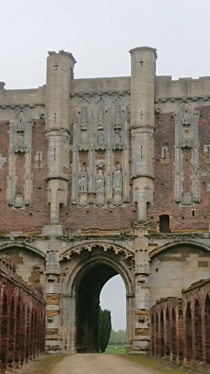Bambigoesforth's tweet photo. A short stop at Thornton Abbey on Day 2 of #RouteZero
Which is unfortunately closed.
Very impressive gatehouse @LCStBen #monastics #Reformation #history https://t.co/IceQkDtm8N