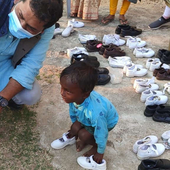 distributed shoes to kids so that they can come to school for their regular studies and classes. @aviraldhaani #social #doingmybit #school #kanpur #dhanbad #UP #Jharkhand
