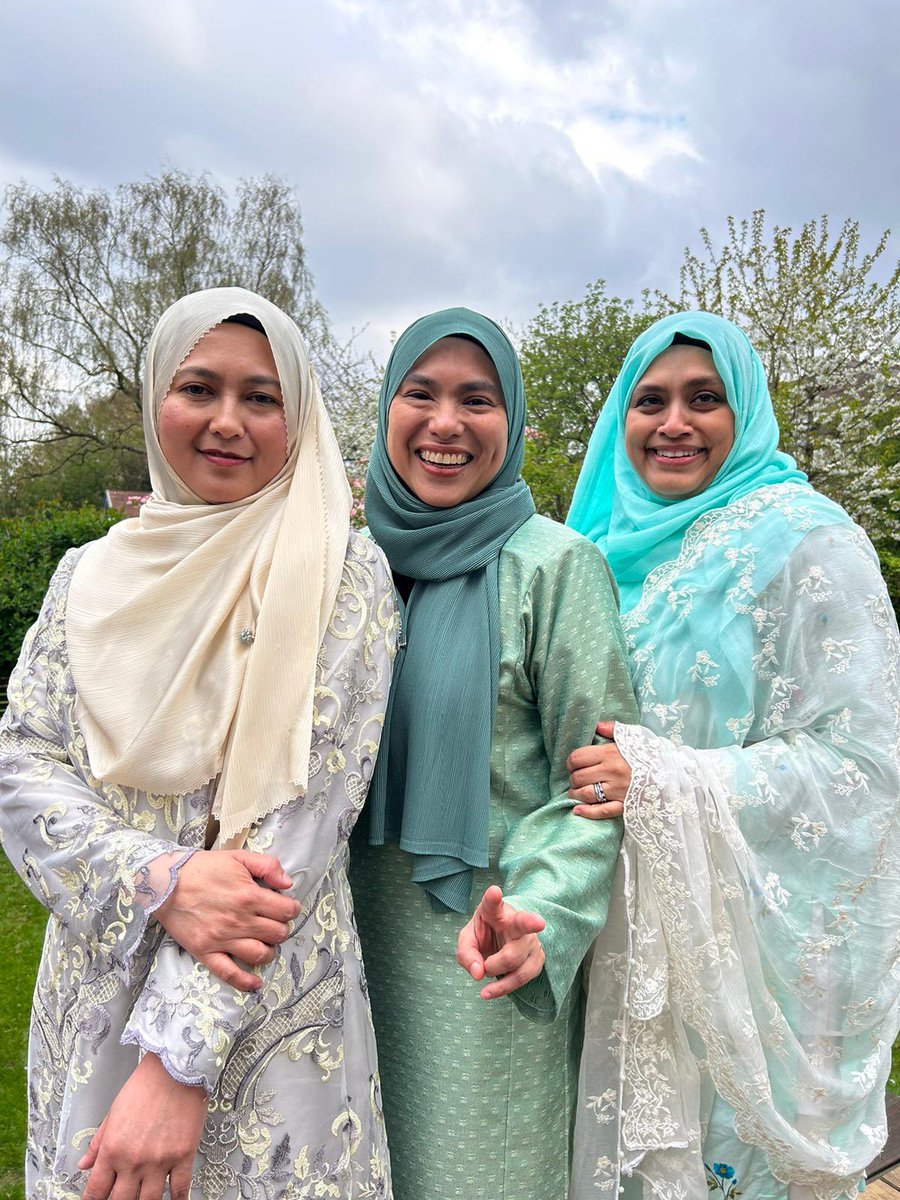 <a href="/panda_unit/">PANDA Unit Salford Royal</a> Three friends (&amp;colleagues) celebrating #Eid2023 

Three #women #muslims #doctors smashing life as ALL THREE 🤍💚💙