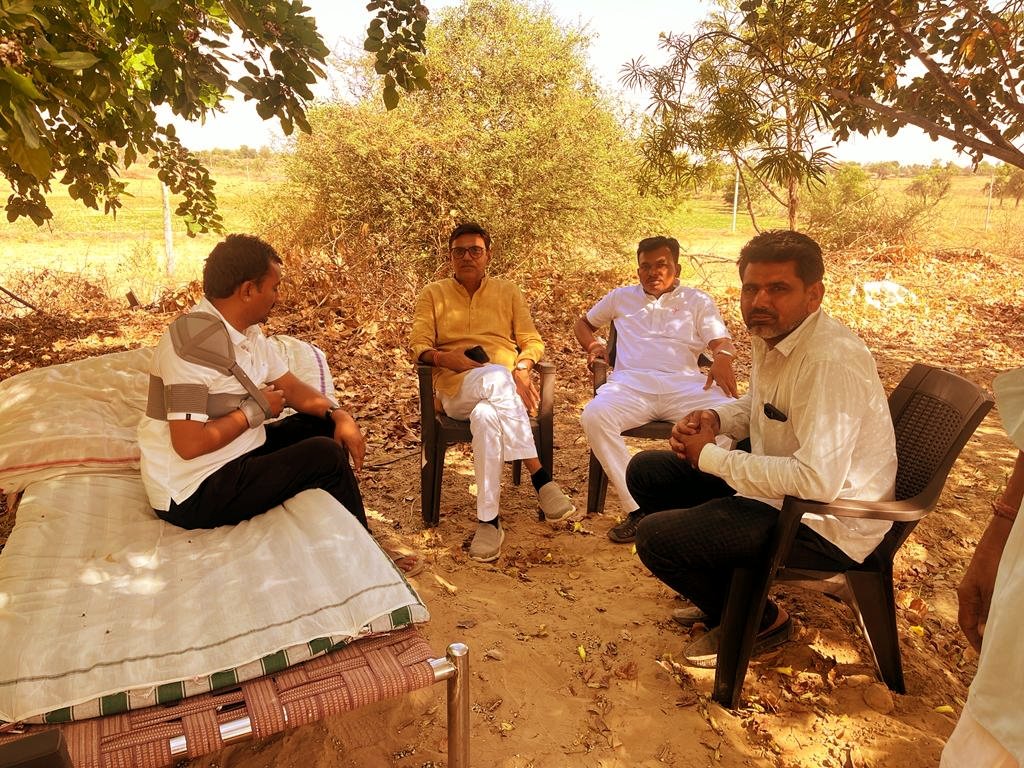 MsVirol's tweet photo. कुछ दिन पूर्व दुर्घटना में मेरा हाथ फेक्चर हो गया था जिसको लेकर आज मुझे कुशलक्षेम पुछने के लिए सांचोर विधानसभा के जनप्रिय भाजपा नेता श्री दानाराम जी चौधरी एवं साथ मे राजेन्द्रसिंह परावा,जोराराम चौधरी मेरे निवास स्थान विरोल पधारने पर आपका ह्रदय से स्वागत एवं आभार @danaramofficial https://t.co/DCT4qfQffy