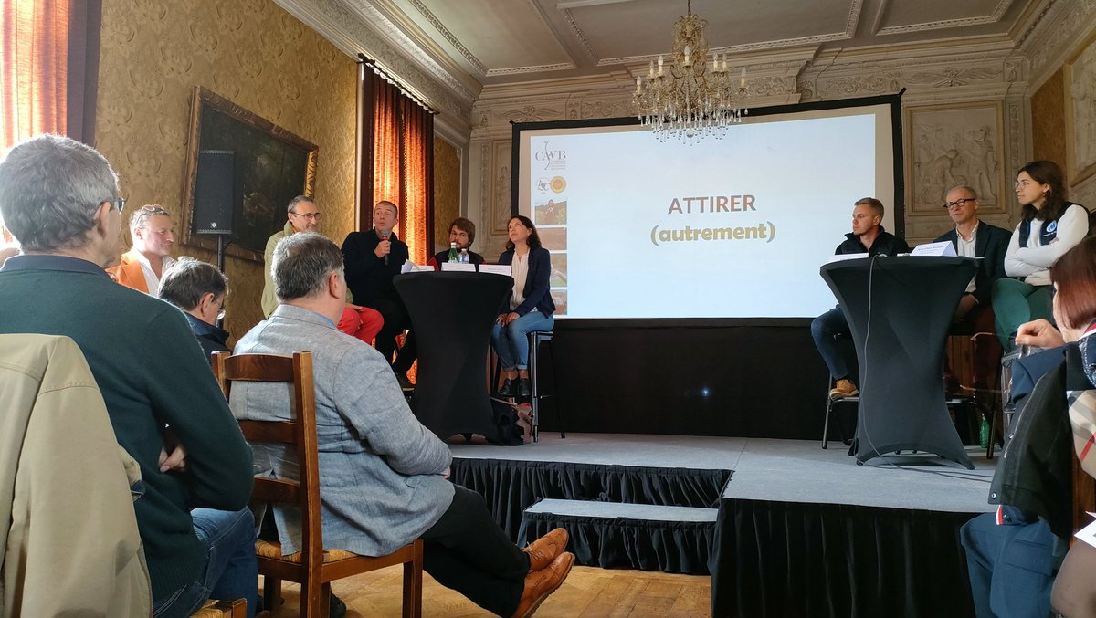 VitaBourgogne's tweet image. A l'occasion de l'Assemblée Générale de la @cavb_bourgogne, le sujet du #recrutement est mis a l'honneur !
Comment #attirer, #intégrer et #fidéliser les personnes au sein de son domaine ?
La discussion est lancée entre acteurs de l'#Emplois, #professionnels et #salariés 🍇