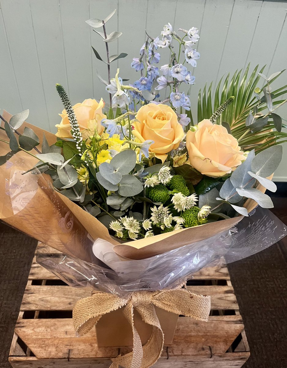 RosepetalsF's tweet photo. Call 01455 250562 lots available ready to go Happy Friday #hinckley #burbage #barwell #earlshilton #stoneystanton #stokegolding #elmesthorpe #wolvey #marketbosworth #sapcote #nuneaton #stapleton #hinckleyafc #fosse107 #fennydrayton #flowersmakemehappy   #wonderfulhinckley https://t.co/kAFJFbmRk9