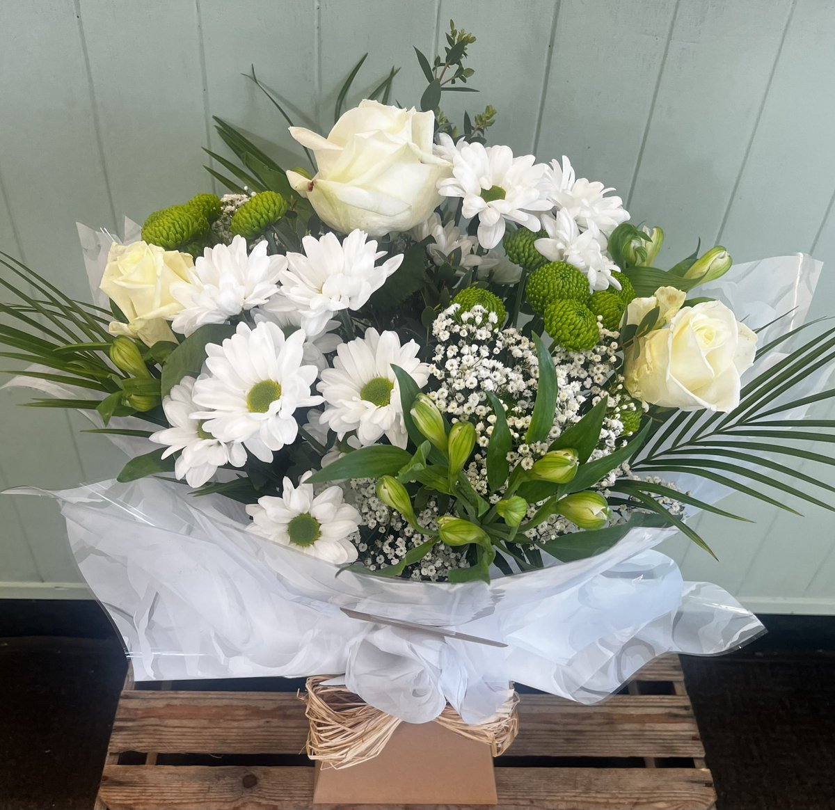 RosepetalsF's tweet photo. Call 01455 250562 lots available ready to go Happy Friday #hinckley #burbage #barwell #earlshilton #stoneystanton #stokegolding #elmesthorpe #wolvey #marketbosworth #sapcote #nuneaton #stapleton #hinckleyafc #fosse107 #fennydrayton #flowersmakemehappy   #wonderfulhinckley https://t.co/kAFJFbmRk9