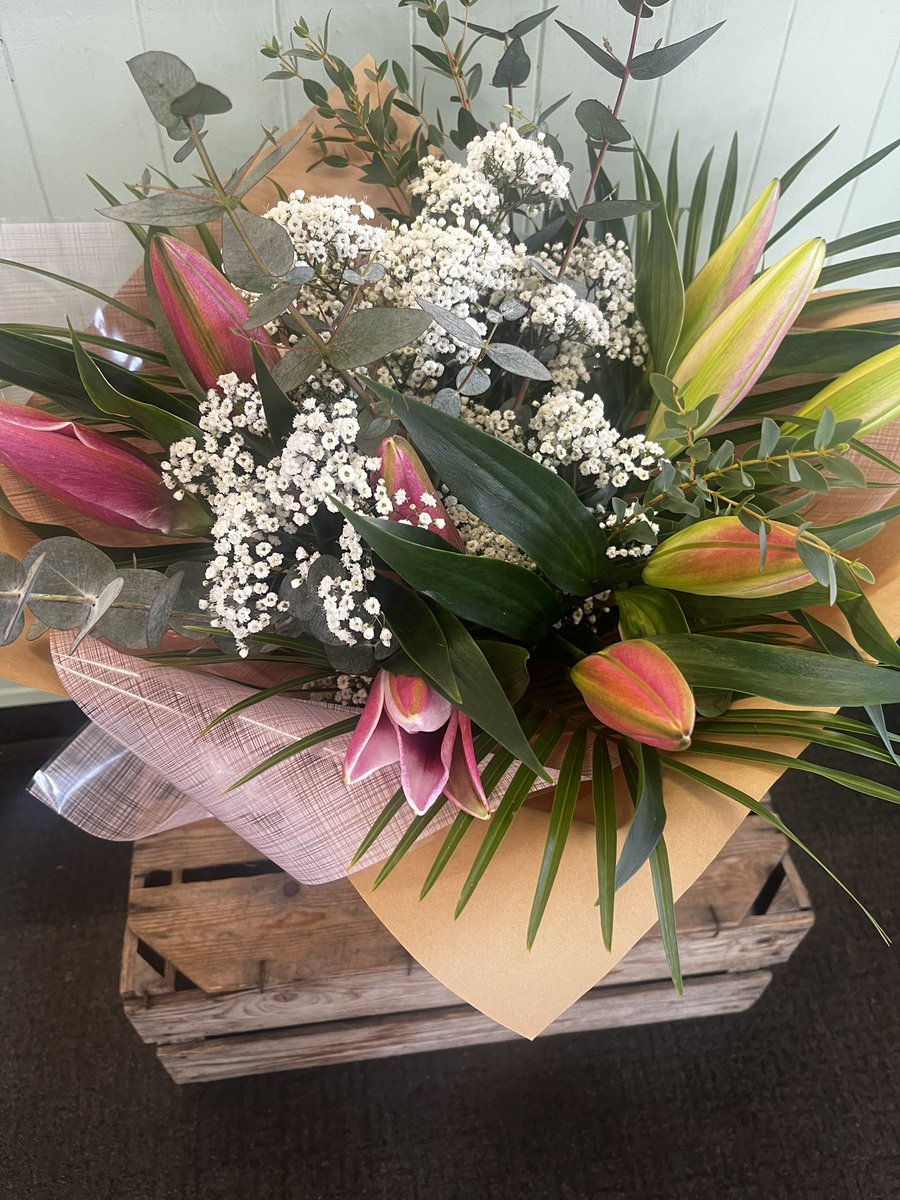 RosepetalsF's tweet photo. Call 01455 250562 lots available ready to go Happy Friday #hinckley #burbage #barwell #earlshilton #stoneystanton #stokegolding #elmesthorpe #wolvey #marketbosworth #sapcote #nuneaton #stapleton #hinckleyafc #fosse107 #fennydrayton #flowersmakemehappy   #wonderfulhinckley https://t.co/kAFJFbmRk9