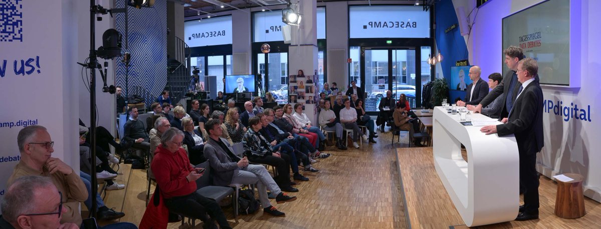🎥Zum Nachsehen: Tagesspiegel #DataDebates vom 18. April im <a href="/basecamp_debate/">BASECAMP_digital</a>
Wie Deutschland wettbewerbsfähig bleibt sowie welche Herausforderungen es zwischen Krieg und #Klimakrise zu meistern gilt, diskutierte die 24. Ausgabe der Debattenreihe: veranstaltungen.tagesspiegel.de/G5RwkW?RefId=S…