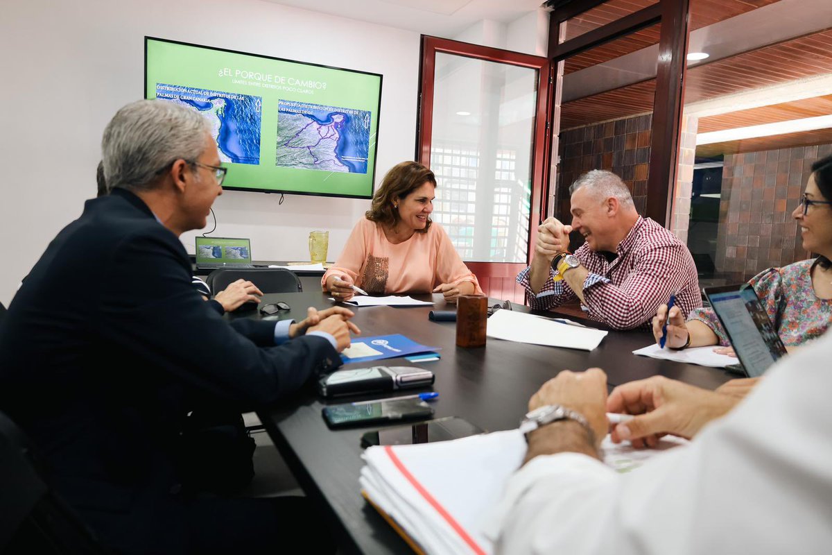 JimenaLPGC's tweet photo. 🏘️Nuestro modelo de ciudad para #LPGC.

Hay un problema organizativo de los distritos y vamos a solucionarlo.

Los distritos deben tener mayor capacidad de actuar y mayor presupuesto.

👉🏻Todo cambio será avalado por los profesionales y tras la escucha activa de los vecinos. https://t.co/uhjUNOu8B3