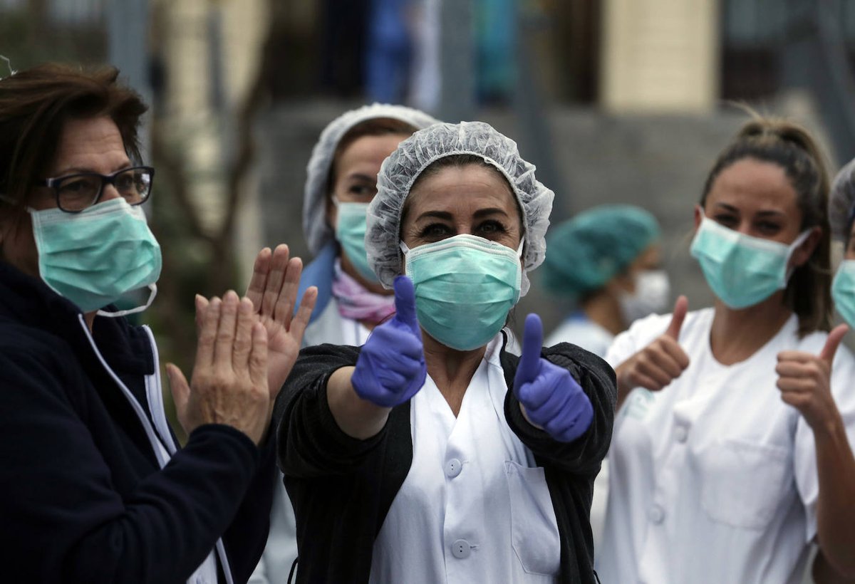 DiarioSUR's tweet photo. 🔶 SUR  😷🎖️ El penúltimo homenaje a los sanitarios: Medalla de la Ciudad de @Malaga, la mayor distinción del Ayuntamiento, para el @ColEnferMalaga. 👏 Desde aquí, nuestro apoyo a la iniciativa. ✍ @pilarrquiros 📷 #ÑitoSalas ➡️ https://t.co/Row4Zr3rhA https://t.co/rz1atR0mvk