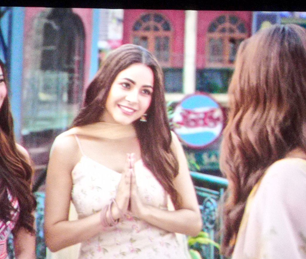 LalaThedaktar's tweet photo. #ShehnazGill Big boss mein hugti thi , Media mein hugti hai , movie me v hug Diya wo v bohat zor se...!!

Salman should stop this berozgar yojna for this talentless actors 
#KisiKaBhaiKisiKiJaanReview https://t.co/KREYGan61z