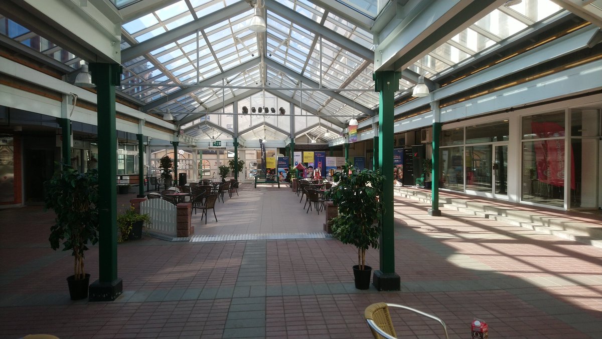 ripsipip's tweet image. Noen bør arrangere Mallsoft-festival i Gågata i Kongsvinger. Drømmeaktig lokale.
#deadmalls