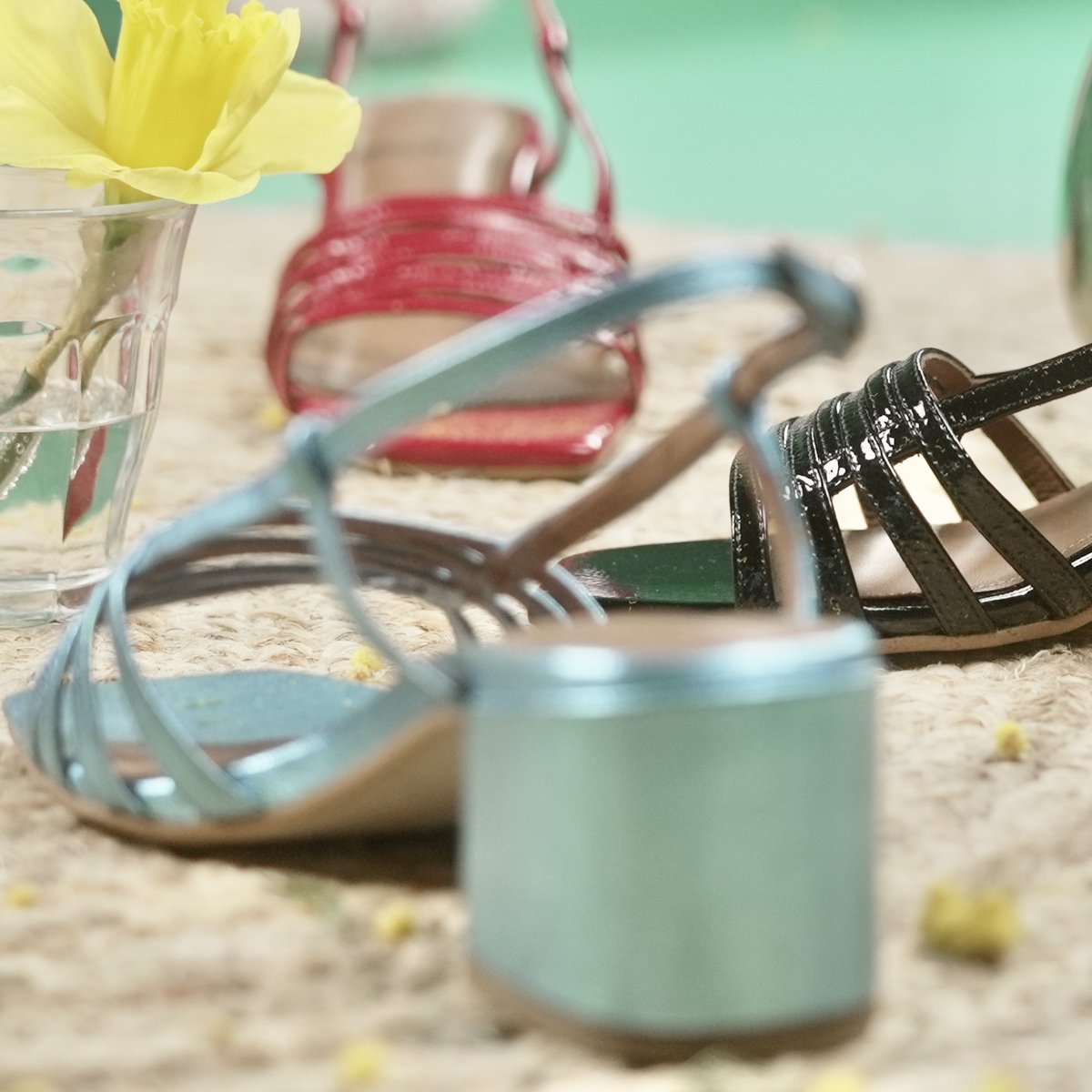 🔥 Roberto  

Brides : Bleu métallisé
Talon : Bleu métallisé
12 disponibles puis cuir similaire  

💚 Retrouvez le lien de notre campagne Ulule : fr.ulule.com/humayaparis-ca…