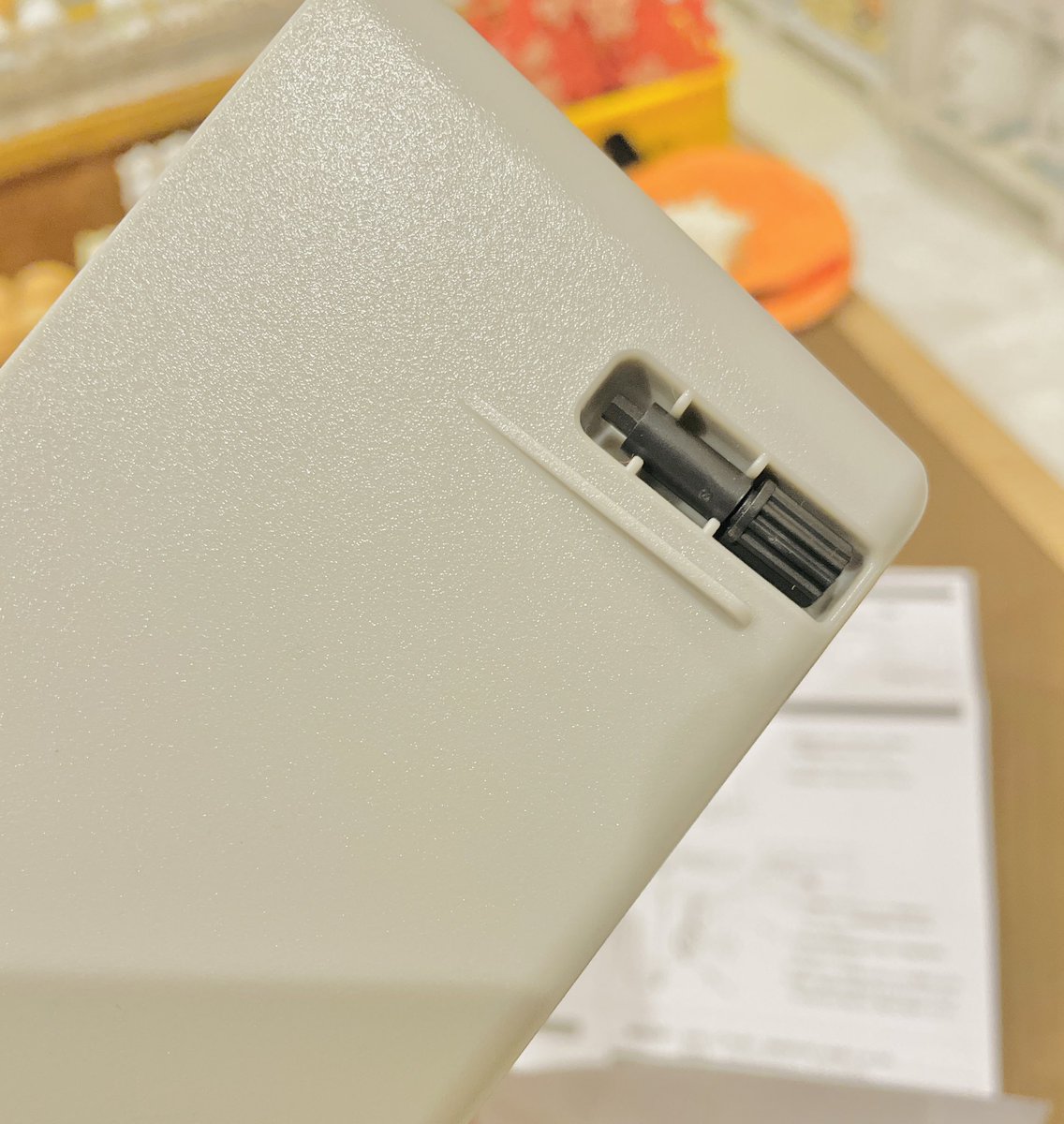 ナガノマーケットの新グッズ パタパタ時計を触る② ( ˙ᴥ˙ ) 絵柄が