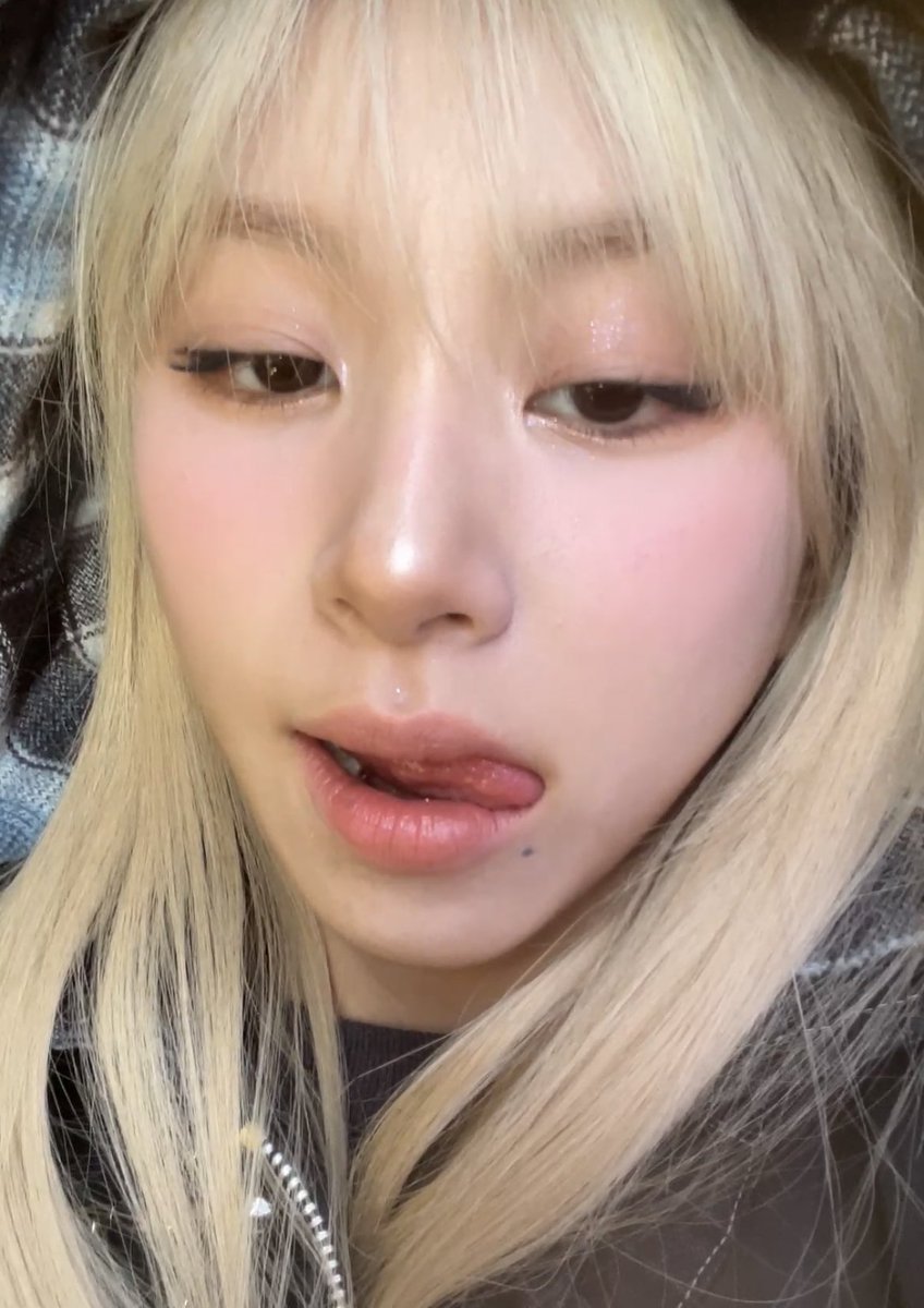 BOMB0MKAR's tweet photo. @TROLLGENCY hi guys xixixi ya btul ak adlah org dibalik admin loyo ntu bruakaka makasih buat kalian yg rame terus sampe akhir w aj minder ngakaka lop yu ol 🫶🏻🫶🏻

makasih jg buat para leaders yg udh ngajakin ngadmin, maaf kalo gua masih banyak kurangnya huhu https://t.co/fDlIGJduJH