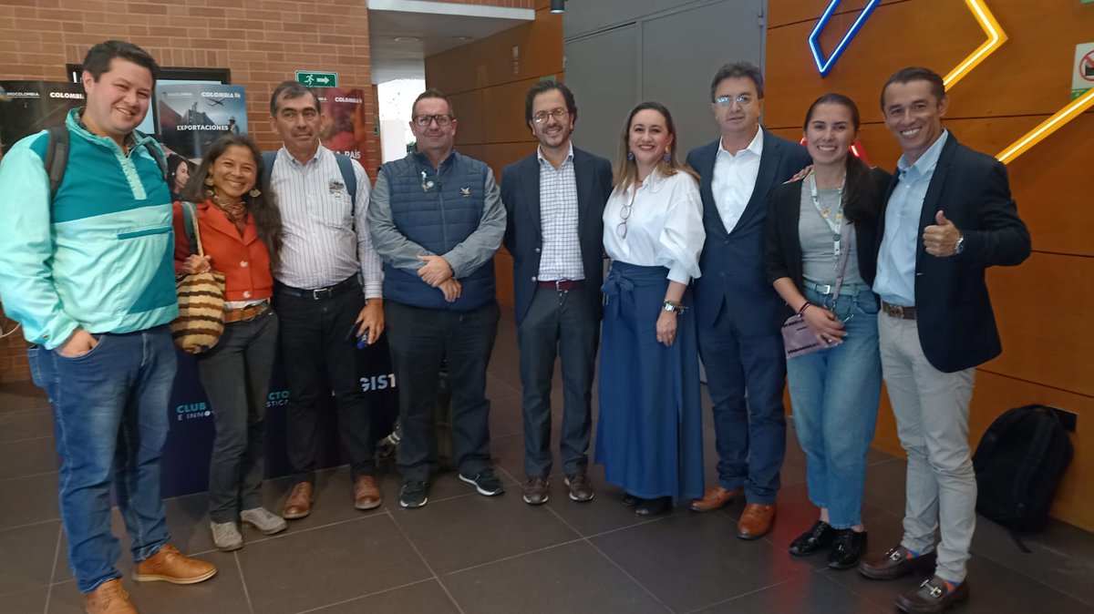 TOLIMABIO's tweet photo. Felices por ser parte de la internacionalización del turismo del Tolima. 
Gracias equipo @PROCOLOMBIACO 
Y el apoyo y guía de @acoturcol 
#SomosTurismoSostenible 
Somos #TolimaBioDiversa https://t.co/43cIBZZ8ob