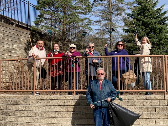CSJCdn's tweet photo. Sisters & staff celebrate #EarthDay with some environmental action in #Ldnont #519CleanGreen
A beautiful day to help clean up! π³ππ https://t.co/YzeRnlFRfJ