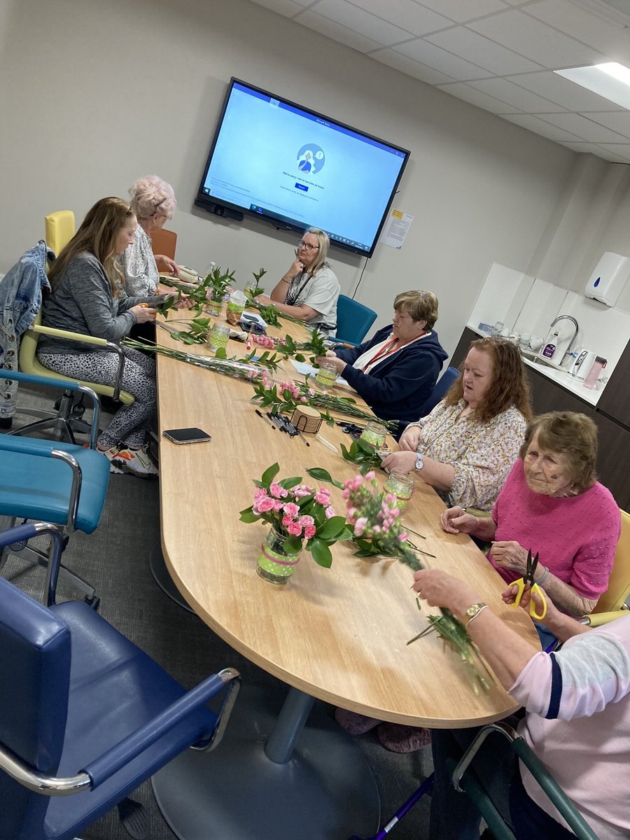 Ericaforhousing's tweet photo. Today Jackson Gardens had their first floristry class. This is a 6 week course where they will up level their flower arranging skills. That smile says it all. #floristry #forhousing @DawnSpeed9 @ForHousing @Hannah3Ford3 @Debbiecooper000 https://t.co/hTDOBIjxw3