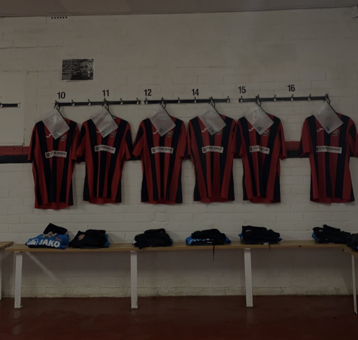 So tomorrow marks the end of the 22/23 football season for my @ErithTown football family. Sat reflecting on a great season. I am immensely proud of what the team have achieved this season and so they should be too. One final push! #myteam #upthedockers