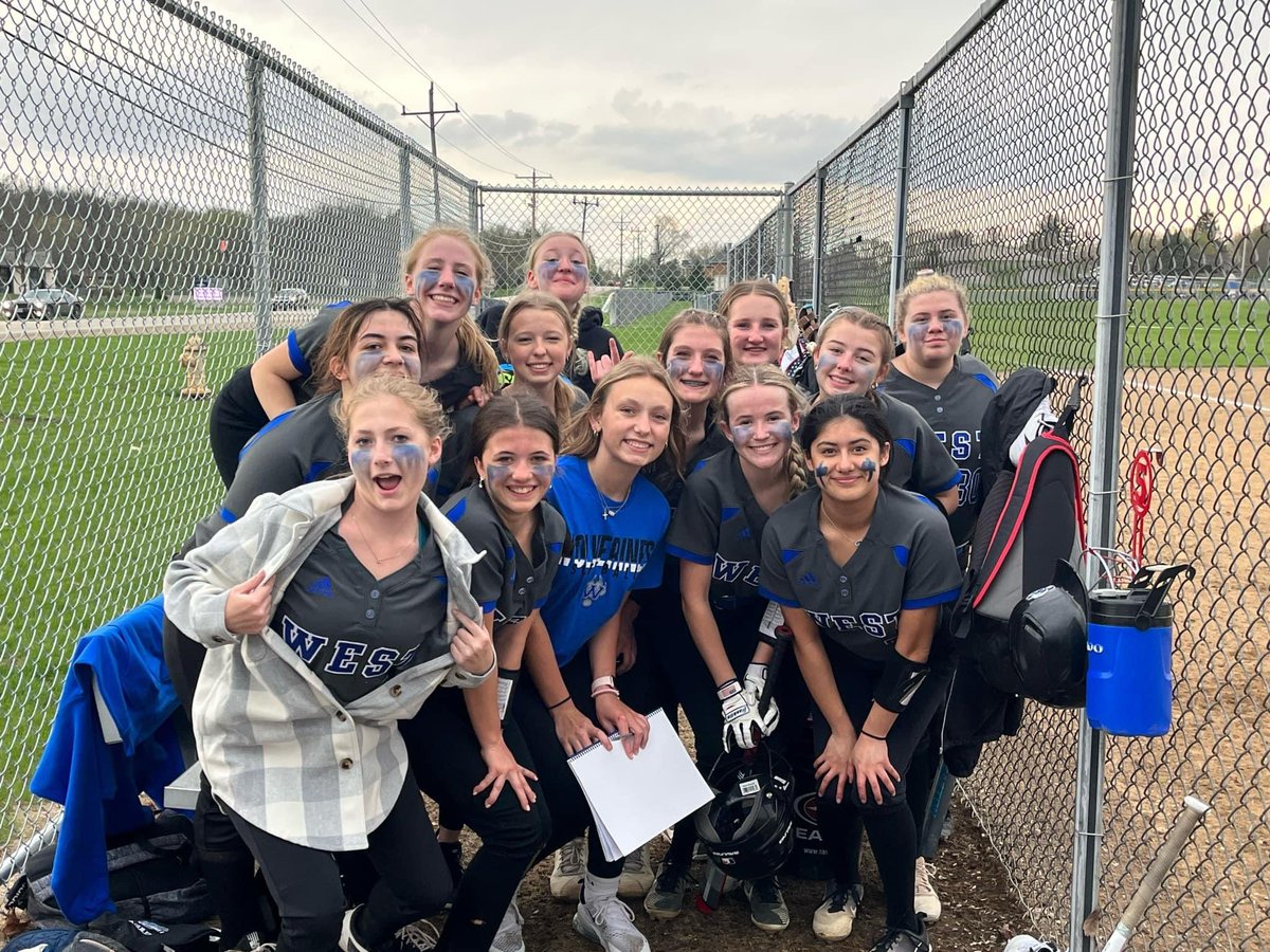 Come cheer for JV at Arrowhead tonight at 5pm! 

👀 the photo below taken right before ⚡️ cancelled our game last night…