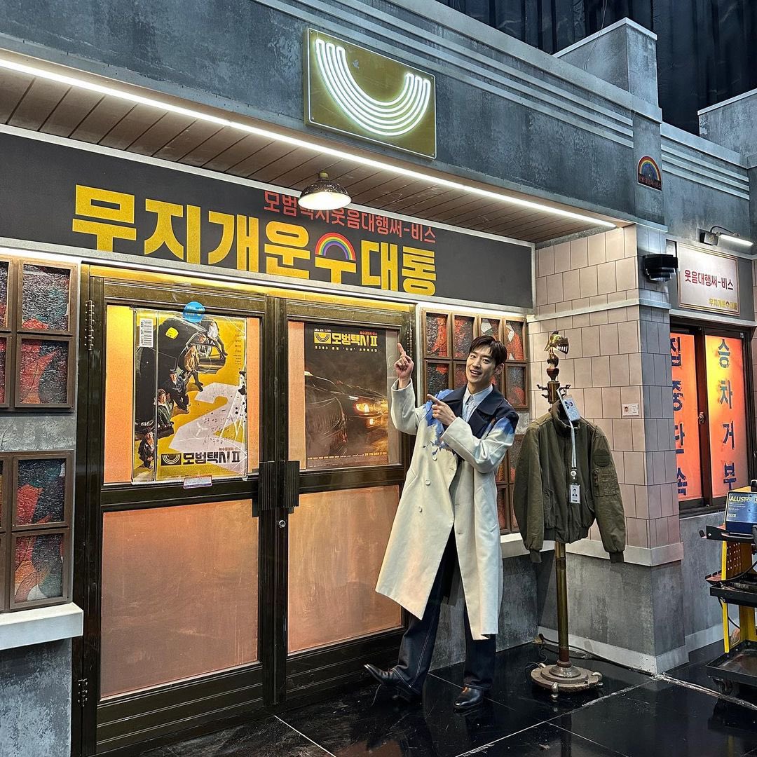 leejehoonph_'s tweet photo. 230421 leejehoon_official instagram update 📸

“I had a great time with Rainbow Transportation family -*
Thank you for your precious time MC Shin Dong-yeop, Park Sun-young, director Yi Dan, writer Oh Sang-ho, and actress Lim So-young, thank you so much 😆💕— https://t.co/v9v2p1Hr3W