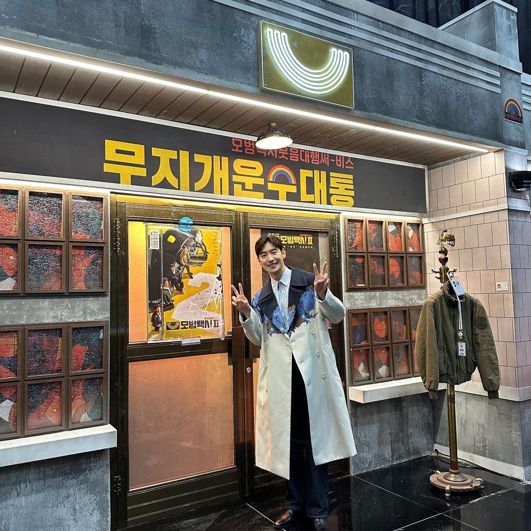 leejehoonph_'s tweet photo. 230421 leejehoon_official instagram update 📸

“I had a great time with Rainbow Transportation family -*
Thank you for your precious time MC Shin Dong-yeop, Park Sun-young, director Yi Dan, writer Oh Sang-ho, and actress Lim So-young, thank you so much 😆💕— https://t.co/v9v2p1Hr3W