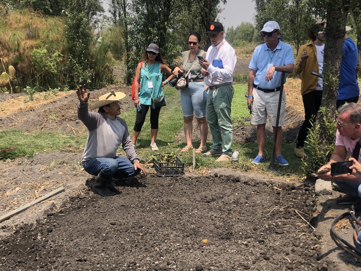 Graupix's tweet photo. En @olintlalli aprendí sobre la sostenibilidad y el compromiso de implementar un proyecto de conservación y protección de @XochimilcoAl en @turismocdmx.
https://t.co/344Pp5k06r @turismocdmx @SECTUR_mx 
@SEDEMA_CDMX @CulturaCiudadMx #CDMX #sostenibilidad 
#GraupixDF https://t.co/dxnfVnYDJM