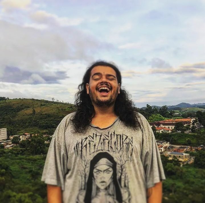 peacemaker_psy's tweet photo. galera eu e meu vizinho do prédio da frente nos desentendemos e agora todo dia no horário que eu vou pra janela fumar ele tá assim, tô cansado dessa situação.

vou deixar uma foto dele ao lado, se alguem souber o nome por favor me diz pra eu poder tomar algumas medidas https://t.co/P2ycNI9Y6l