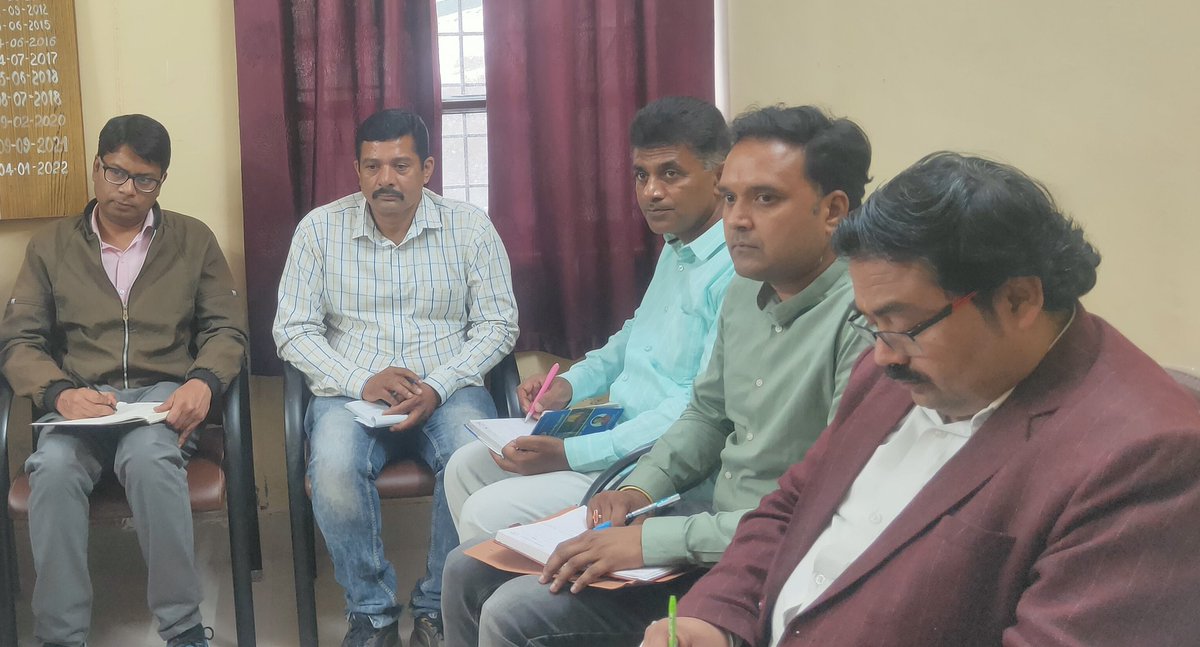 REAPPauri's tweet photo. After interacting with the #local_people, a meeting was chaired by @cdo_pauri with all the #block_level_officials at #Block_Office, Jaiharikhal, where a #draft_plan was made regarding the #activities to be done by them in #future including #Dairy, #Poultry & cultivation of #OSV. https://t.co/R24wZ2RMxa
