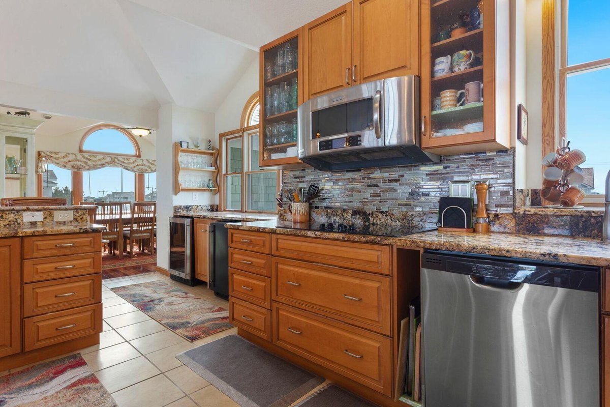 SeasideVacation's tweet photo. GONE COASTAL, an 8-bedroom, OCEANFRONT, Outer Banks vacation rental!
BOOK NOW: https://t.co/6CBOYkJfGC
🏖 8-Bedroom, OCEANFRONT, In Nags Head
🏖 Ocean Views
🏖 Private Walkway To The Beach
🏖 Private Pool
🏖 Hot Tub
🏖 SAUNA 
🏖 Theater Room

#outerbanks  #vacation #beachvacation https://t.co/aC79jUXyFA