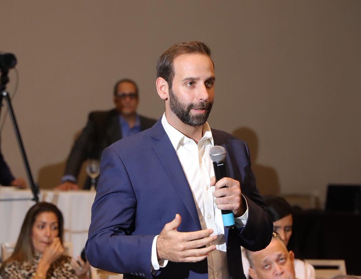 AMCHAMDR's tweet photo. “Retos y oportunidades de la puesta en marcha de la atención primaria” fue el tema central de nuestro #AmchamDRTalks que tuvo como orador invitado a Arismendi Díaz, presidente de la Fundación Seguridad Social para Todos (FSSPT). https://t.co/2qtQlGJJTo