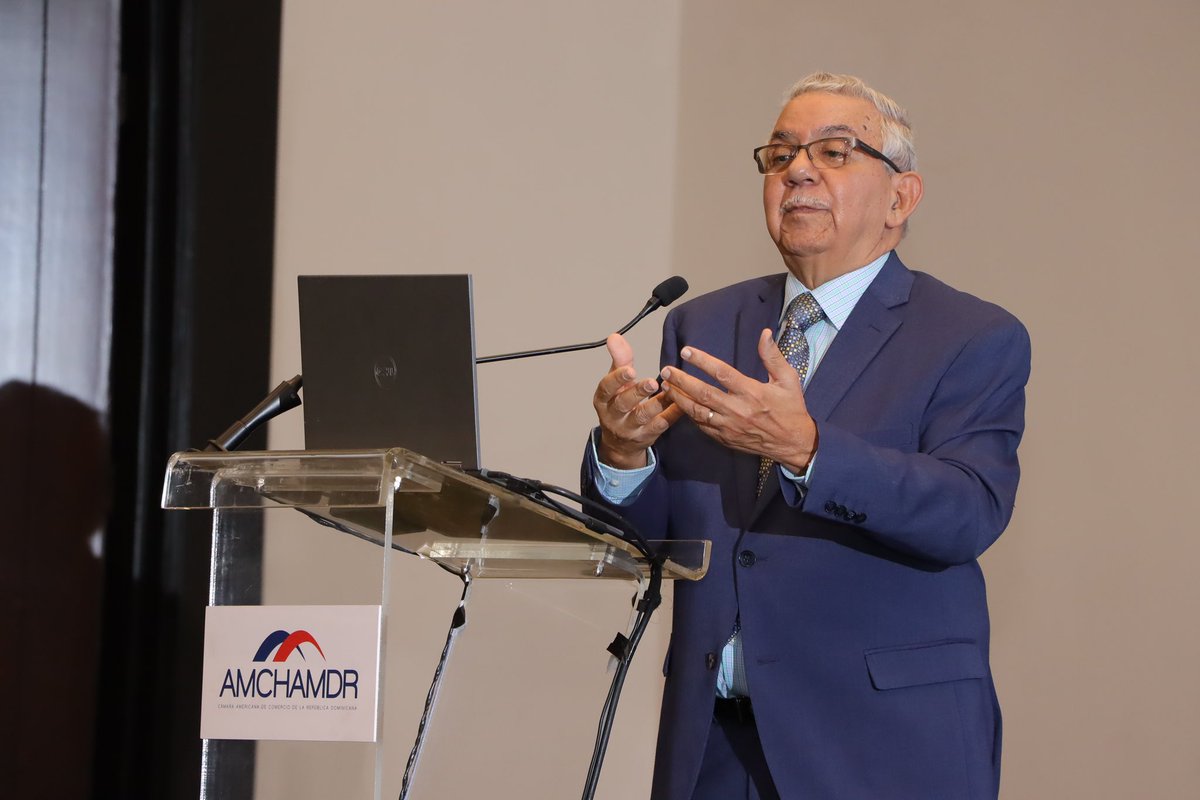 AMCHAMDR's tweet photo. “Retos y oportunidades de la puesta en marcha de la atención primaria” fue el tema central de nuestro #AmchamDRTalks que tuvo como orador invitado a Arismendi Díaz, presidente de la Fundación Seguridad Social para Todos (FSSPT). https://t.co/2qtQlGJJTo