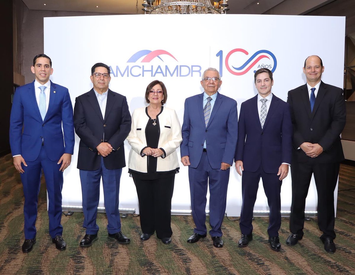 AMCHAMDR's tweet photo. “Retos y oportunidades de la puesta en marcha de la atención primaria” fue el tema central de nuestro #AmchamDRTalks que tuvo como orador invitado a Arismendi Díaz, presidente de la Fundación Seguridad Social para Todos (FSSPT). https://t.co/2qtQlGJJTo