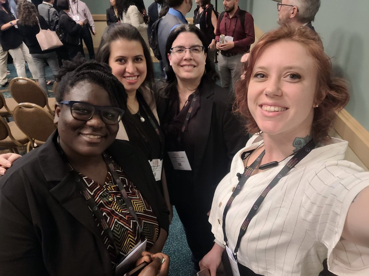 Loria Lab hanging out after <a href="/NerminSAhmed/">Nermin Selim Ahmed</a> 's talk yesterday on the effects of in-utero morphine exposure on hypertension in adult rats. #APSSummit2023