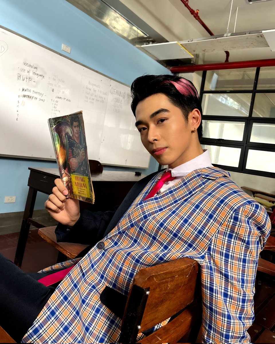 bgyo_ph's tweet photo. #BGYO | @BGYO_Gelo from being Mr. 2x2 to DreamBoy real quick 🤩 Did your heart skip a beat? 

Watch Janine Berdin's 'bagay nga tayo pero' Music Video:
🔗 https://t.co/0LwA5utS3x

#BNTP_MV @StarMusicPH @janineOTOT https://t.co/CpKNgUzUEA