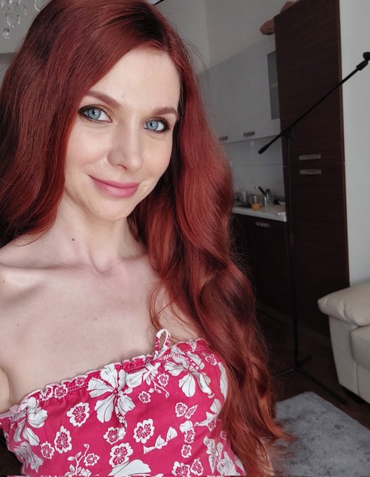 #Backstage from Prague today 😘😘😘 https://t.co/g9DxjaNEG3<a href="/tag/backstage"class="tags">#Backstage</a>
