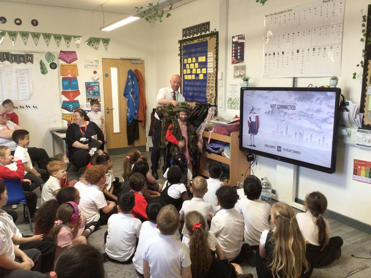 OasisLimeside's tweet photo. A huge thank you to @oasisacademyoldham for lending us Mr. Jacobs, who used to work for the Armed Forces and came to talk to the children of Limeside about his career and answer their questions https://t.co/6blFzfvhdt