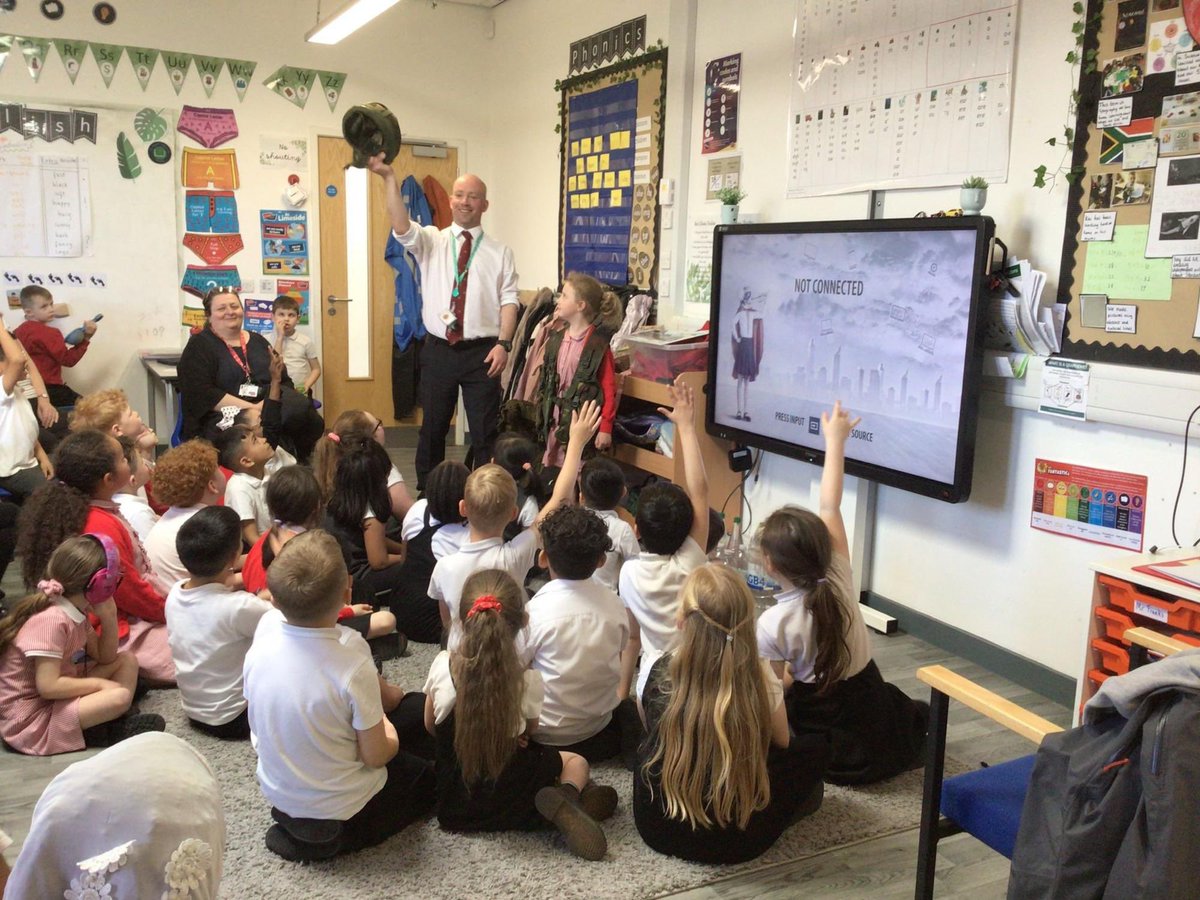 OasisLimeside's tweet photo. A huge thank you to @oasisacademyoldham for lending us Mr. Jacobs, who used to work for the Armed Forces and came to talk to the children of Limeside about his career and answer their questions https://t.co/6blFzfvhdt