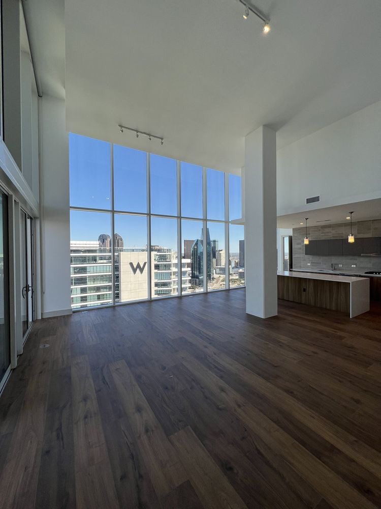 INTERIORPORN1's tweet photo. High ceiling high rise apartment >> https://t.co/GlRNmeJ6T1
