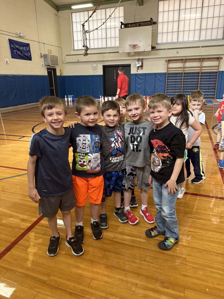 pejeffave's tweet photo. Kindergarten bowling crew! https://t.co/1X1JSS0I3X