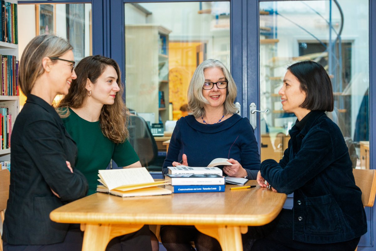 We're delighted to share that we are now accepting applications for our 2023 publishing mentorship scheme! Running from July to September, the scheme is aimed at anyone from an underrepresented background who is interested in pursuing a career in the publishing industry 🧵 (1/4)